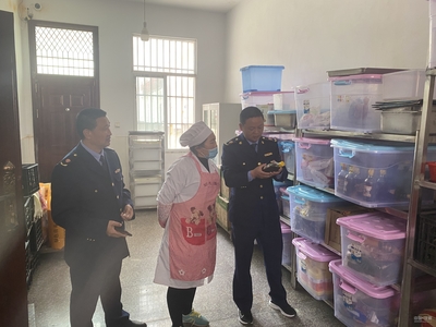 鐵佛寺鎮(zhèn)開(kāi)展餐飲服務(wù)與食品安全專(zhuān)項(xiàng)檢查，筑牢群眾健康防線